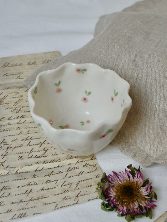 Tasse modelée Myosotis rose
